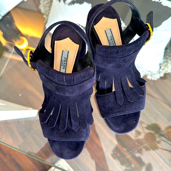 Prada navy suede block heel sandal with Kiltie detail - Picture 1 of 4